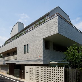 Y邸〜緑のルーフバルコニーに
囲まれた住まい